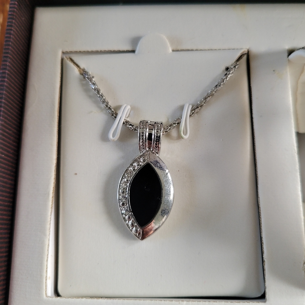 Jewelry Set - Picture 3 of 6
